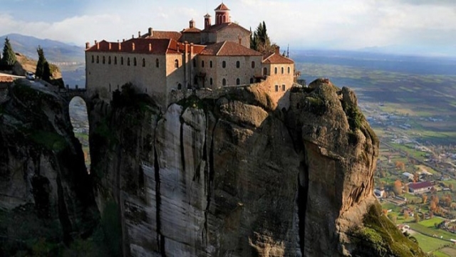 meteora-classical_greece_wine_tours