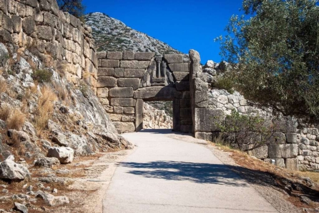 Path_upto_the_Lion_Gate,_Mycenae