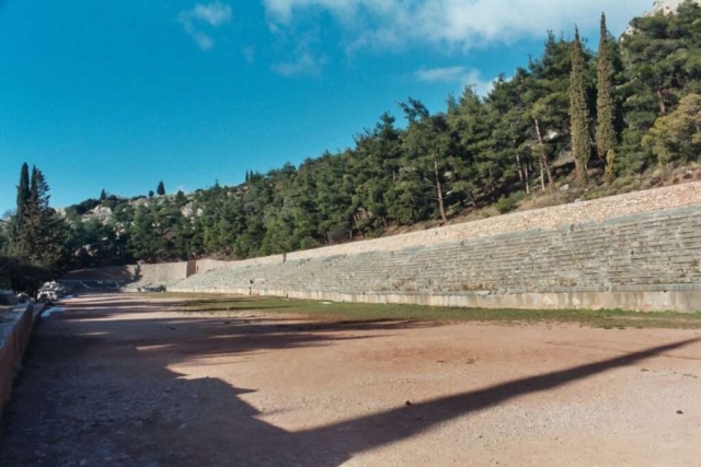 Ancient_athletics_stadium_at_Delphi