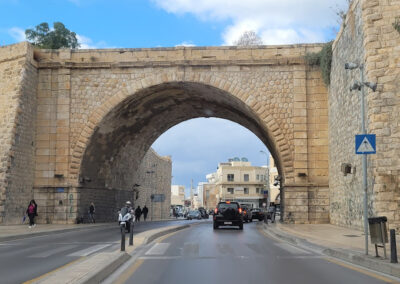 Heraklion: Venetian Siege History and Cretan Cuisine Tour